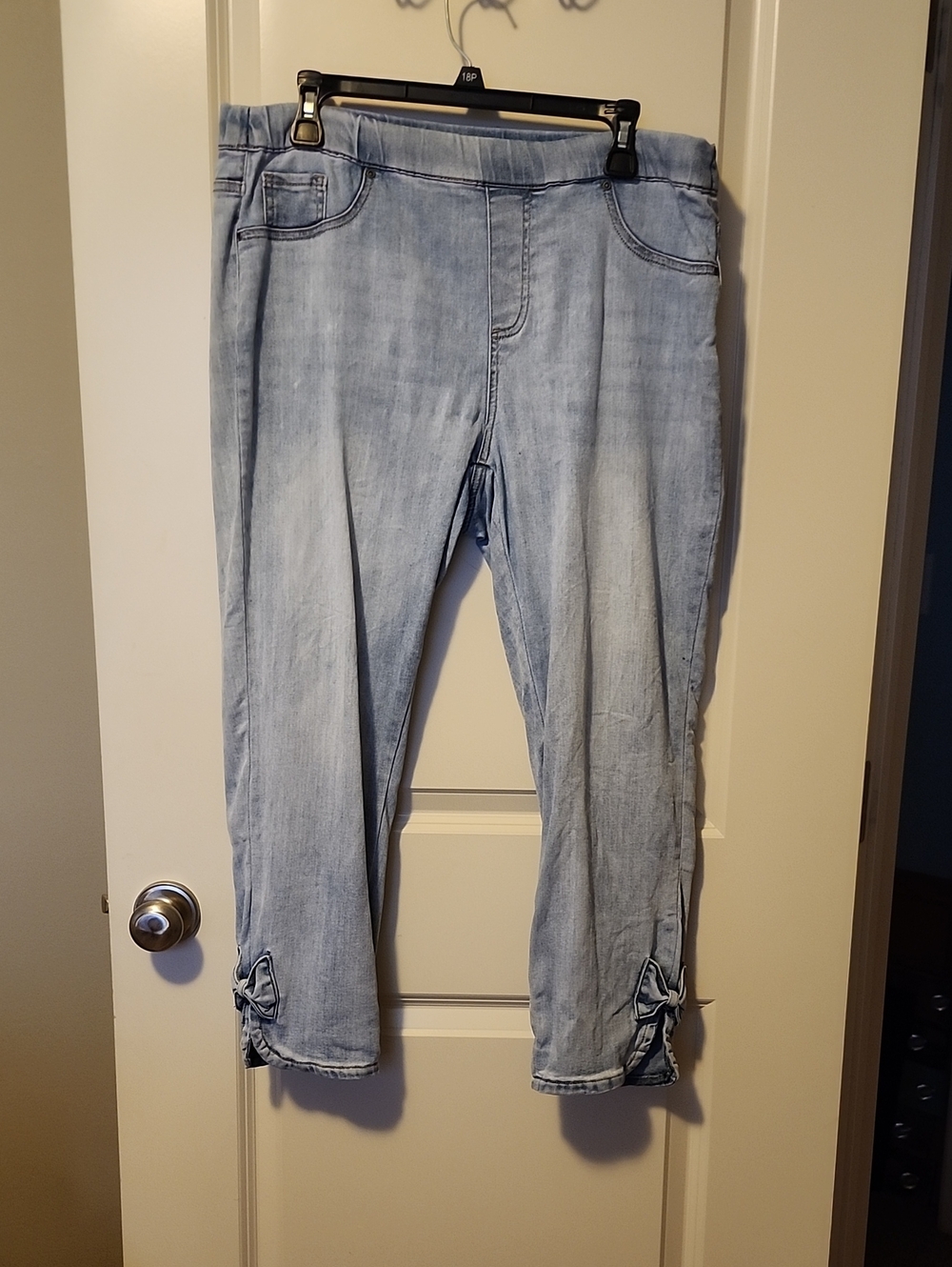 CHARLIE B Light Blue Stretch Denim Capri Jeans with Bow Hem